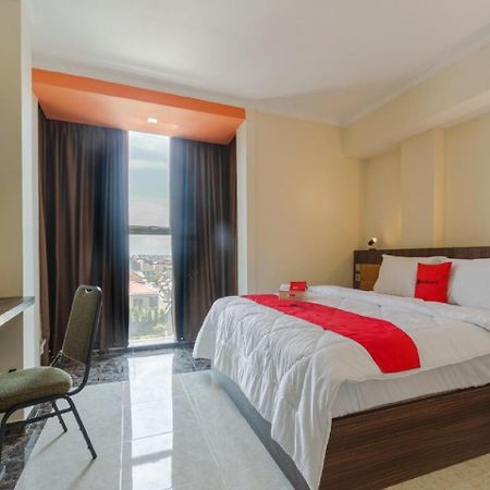 Reddoorz Plus @ Boulevard Panakkukang Macasar Exterior foto